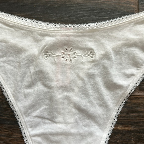 💖Victoria’s Secret Panty Thong - Picture 2 of 7